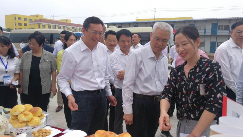 市委书记何光中